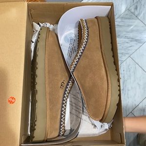 UGG TASMAN W9 BRAND NEW